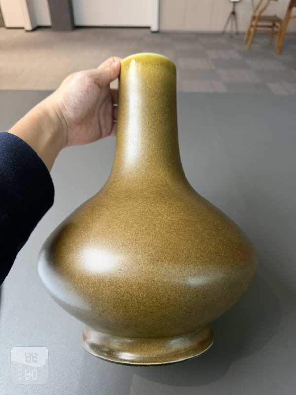 清同治 茶叶末釉荸荠瓶 - 图3